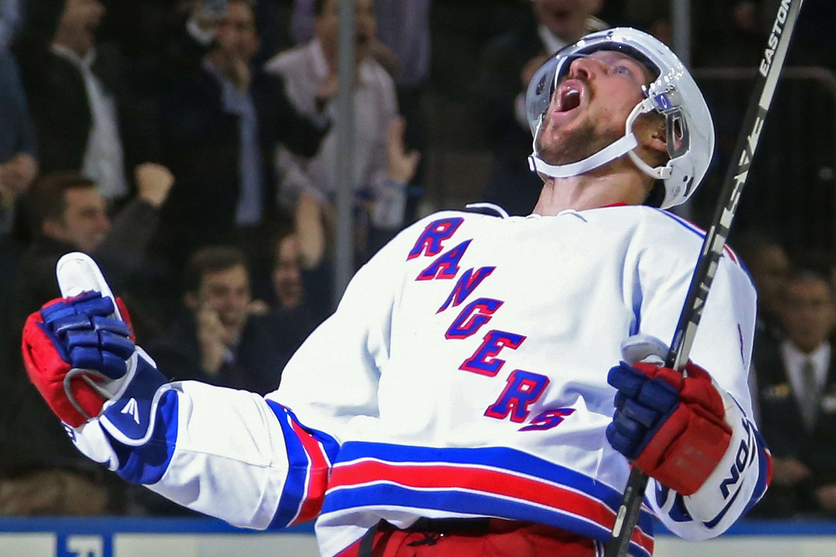 Isles Blow Late Lead to Rangers, Fall 6-5
