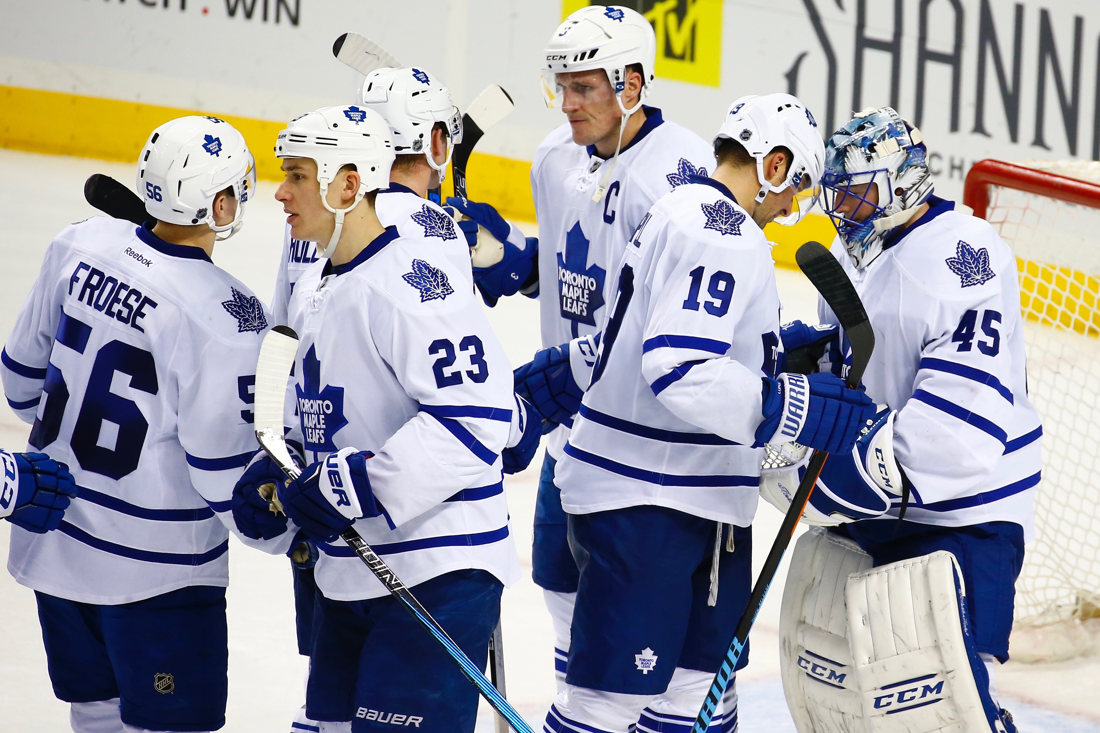 Photo Gallery: Maple Leafs vs Islanders (12/27/15)