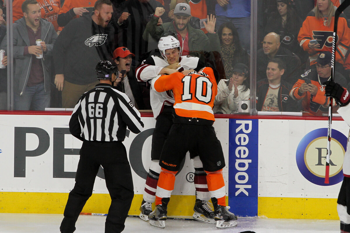 Flyers fall again to Coyotes amid controversial calls