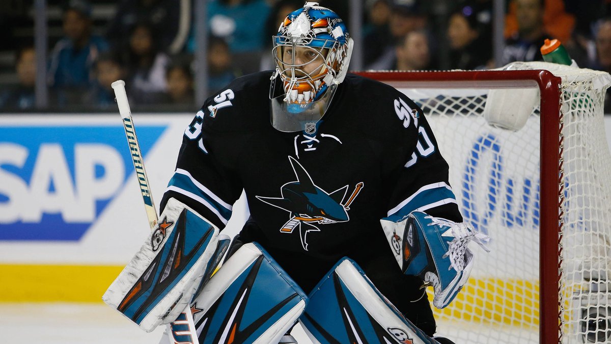 Sharks Blow Out Stars 5-1