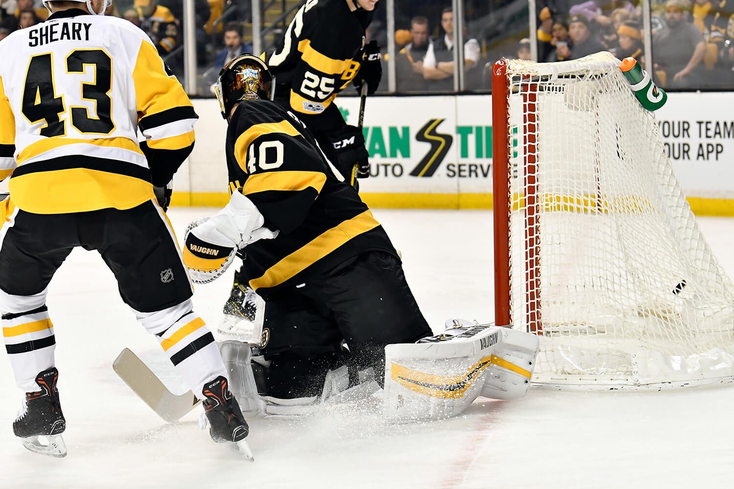 Offense Lifts Bruins Over Penguins