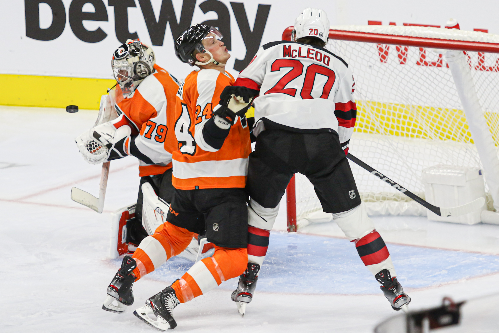 Flyers cool off Devils – The Mercury