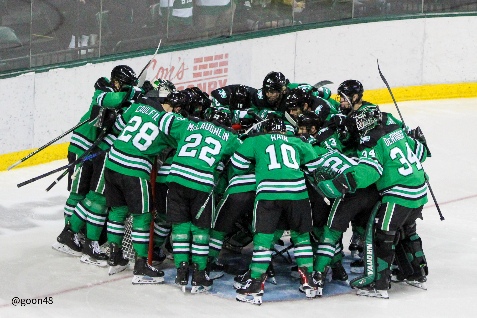 UND vs. BSU in Pictures, Game 1