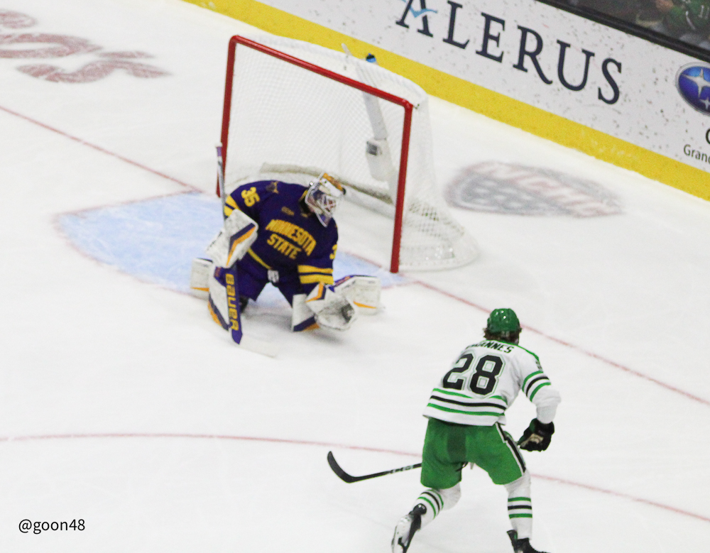 UND Hockey Finishes Successful Homestand With Tie Against the Mavericks